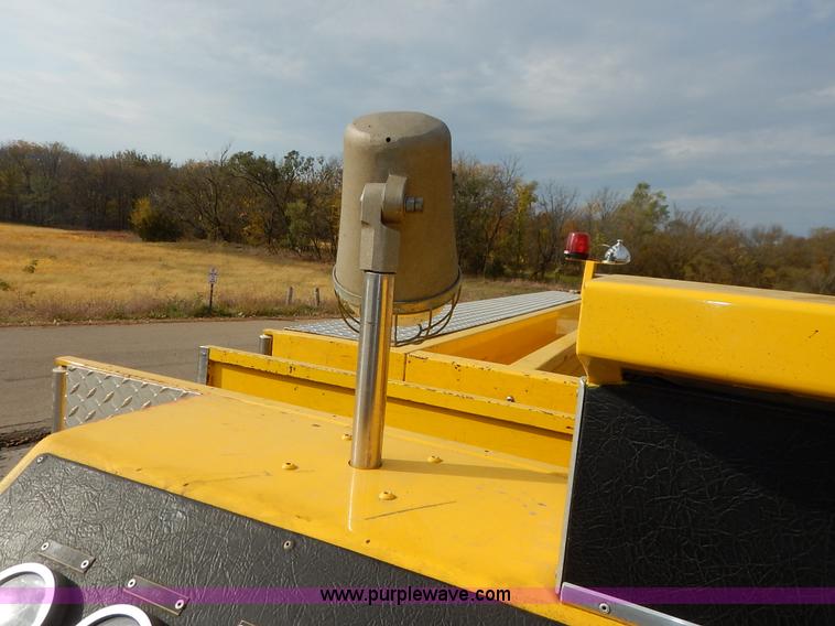 image for item L3528 1979 International Cargo Star 1910 Smeal Pumper fire truck