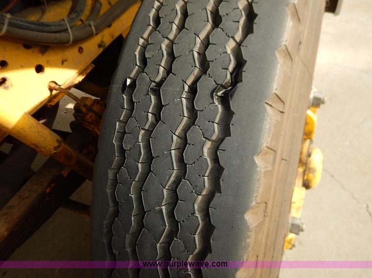 image for item L3528 1979 International Cargo Star 1910 Smeal Pumper fire truck