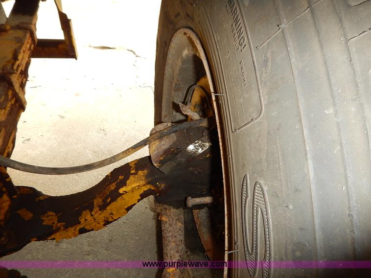 image for item L3528 1979 International Cargo Star 1910 Smeal Pumper fire truck