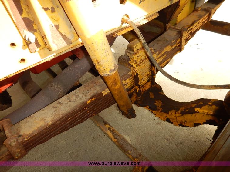 image for item L3528 1979 International Cargo Star 1910 Smeal Pumper fire truck