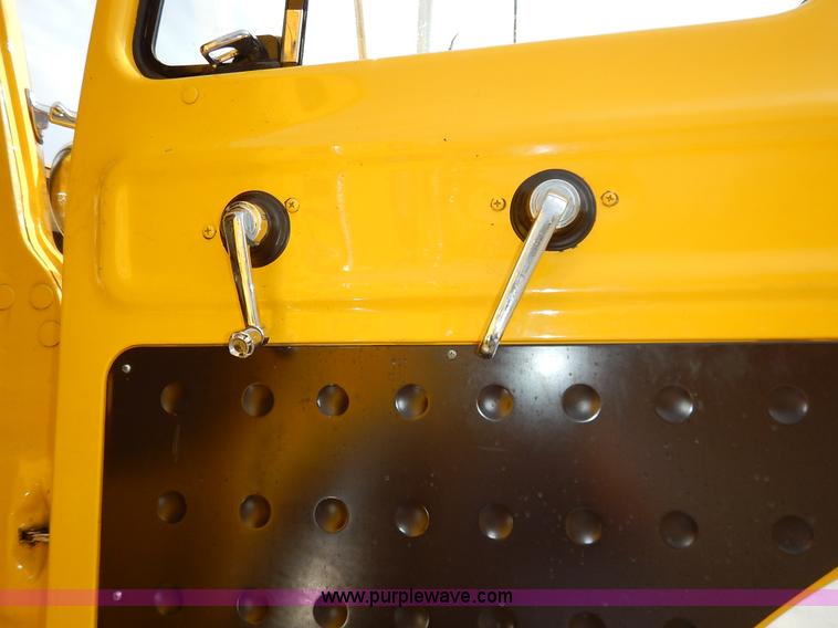 image for item L3528 1979 International Cargo Star 1910 Smeal Pumper fire truck