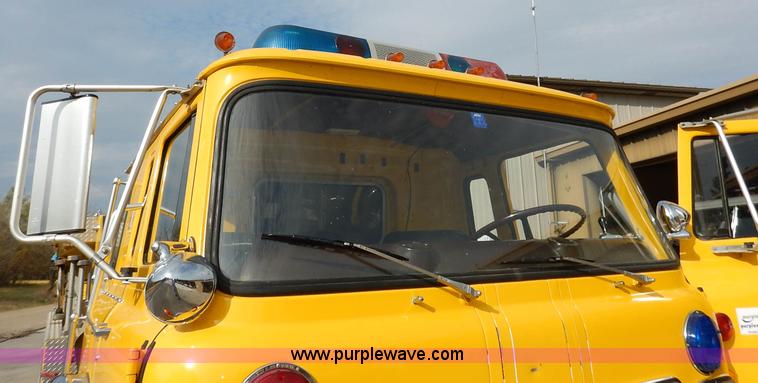 image for item L3528 1979 International Cargo Star 1910 Smeal Pumper fire truck