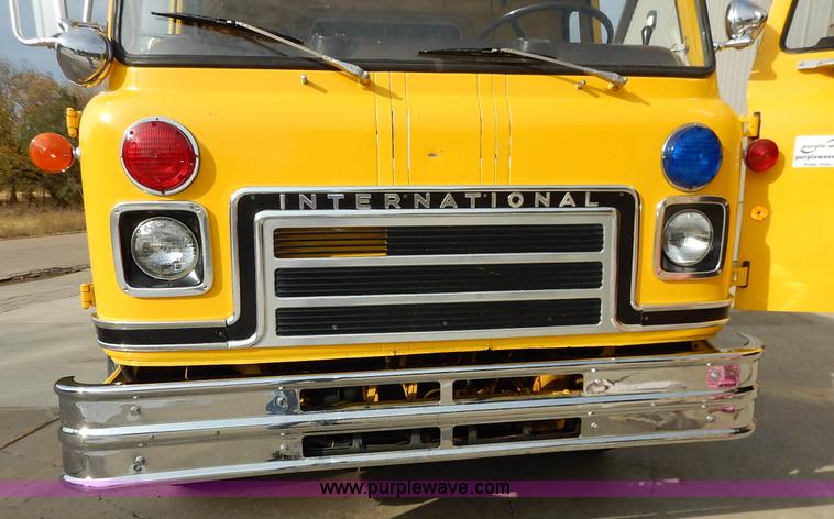 image for item L3528 1979 International Cargo Star 1910 Smeal Pumper fire truck