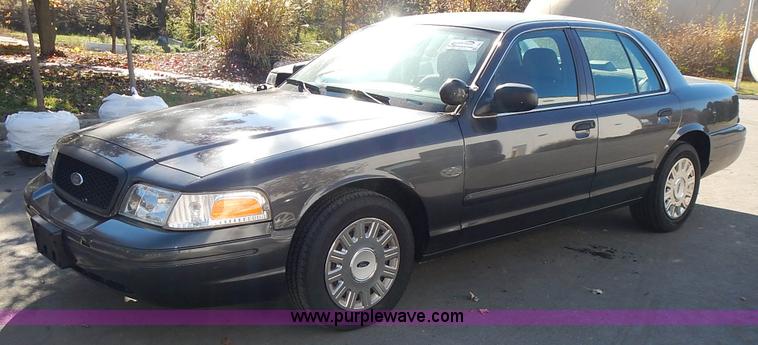 image for item L3542 2005 Ford Crown Victoria Police Interceptor