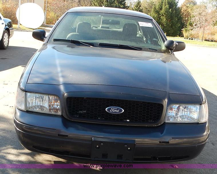 image for item L3542 2005 Ford Crown Victoria Police Interceptor