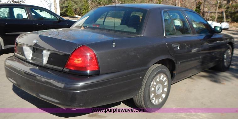 image for item L3542 2005 Ford Crown Victoria Police Interceptor