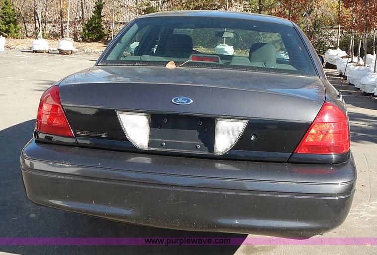 image for item L3542 2005 Ford Crown Victoria Police Interceptor