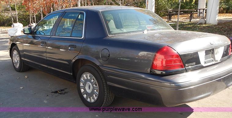 image for item L3542 2005 Ford Crown Victoria Police Interceptor