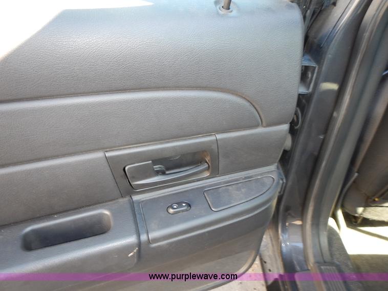 image for item L3542 2005 Ford Crown Victoria Police Interceptor