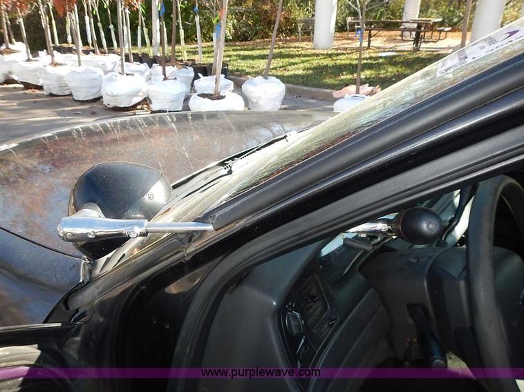 image for item L3542 2005 Ford Crown Victoria Police Interceptor