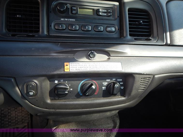 image for item L3542 2005 Ford Crown Victoria Police Interceptor