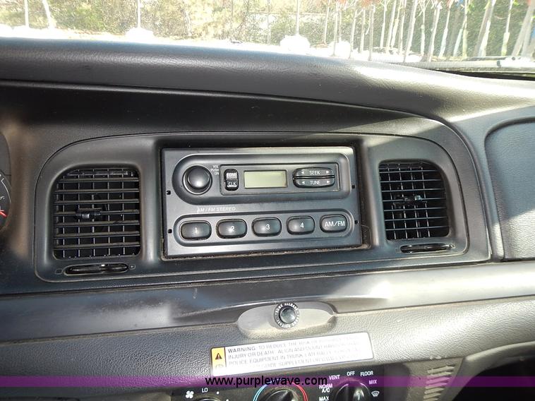 image for item L3542 2005 Ford Crown Victoria Police Interceptor