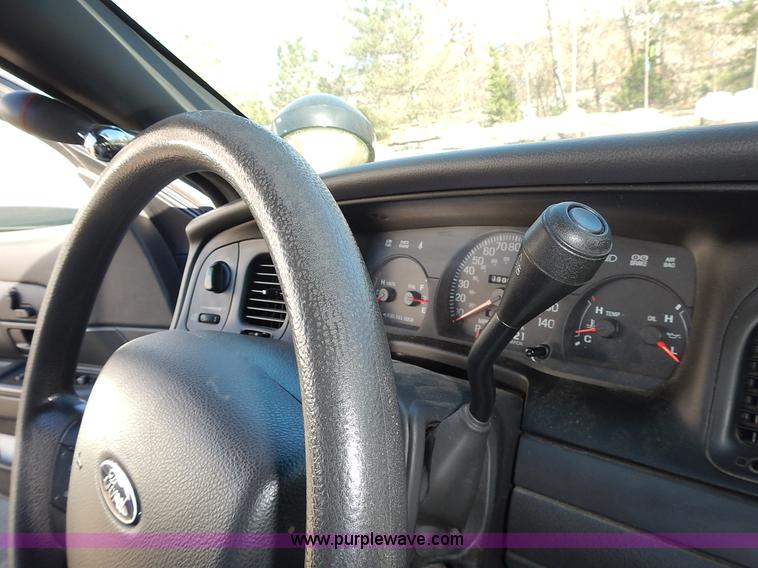 image for item L3542 2005 Ford Crown Victoria Police Interceptor