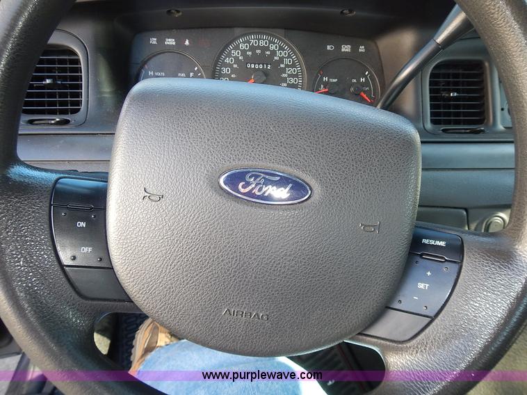 image for item L3542 2005 Ford Crown Victoria Police Interceptor