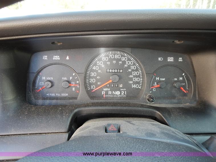 image for item L3542 2005 Ford Crown Victoria Police Interceptor