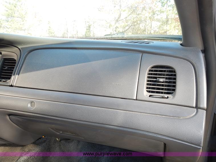 image for item L3542 2005 Ford Crown Victoria Police Interceptor