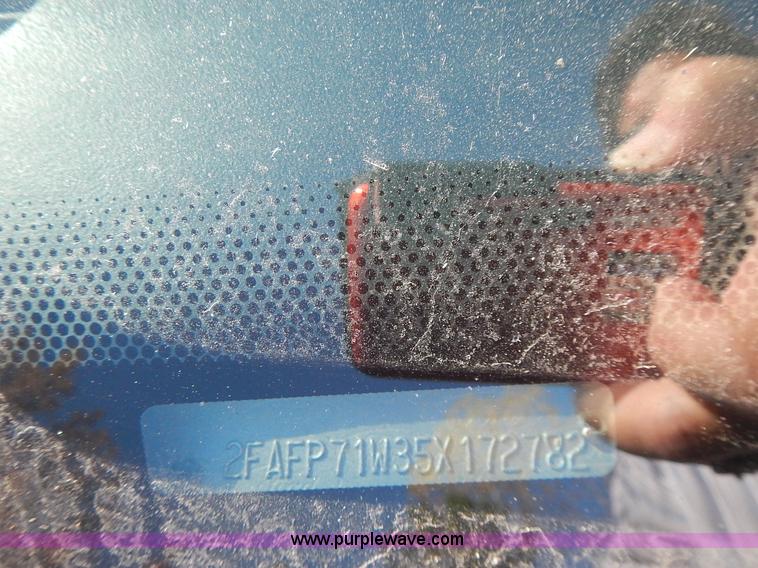 image for item L3542 2005 Ford Crown Victoria Police Interceptor