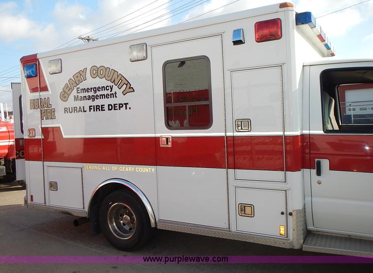 image for item L3552 1997 Ford Econoline E350 ambulance