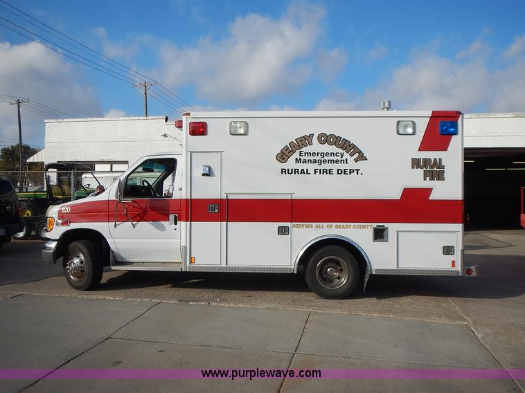 image for item L3552 1997 Ford Econoline E350 ambulance
