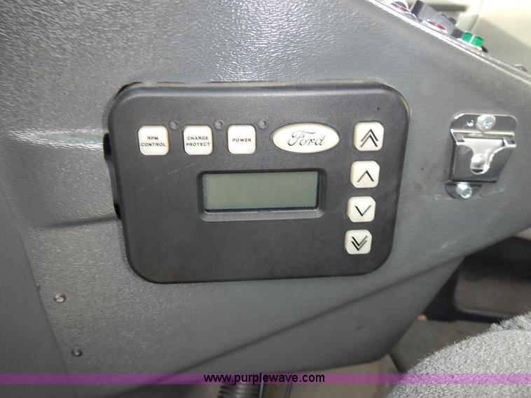 image for item L3552 1997 Ford Econoline E350 ambulance