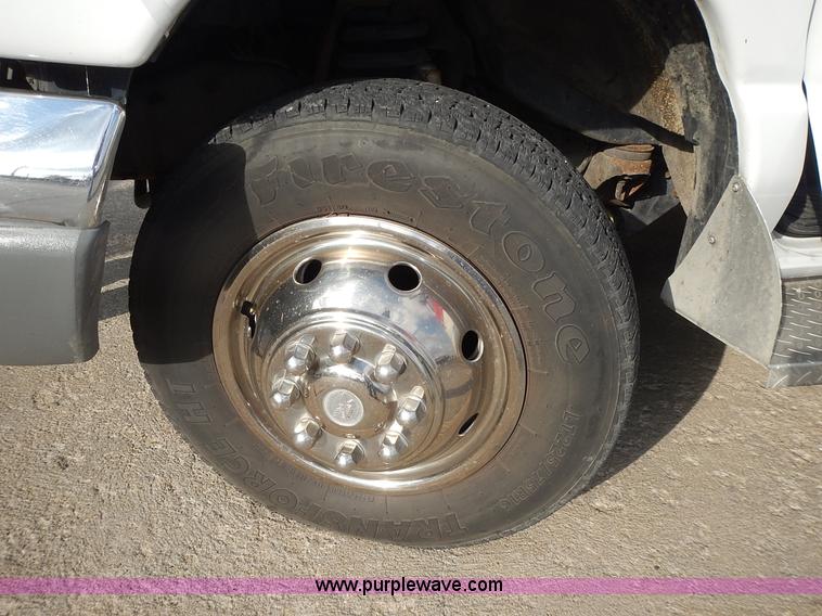 image for item L3552 1997 Ford Econoline E350 ambulance