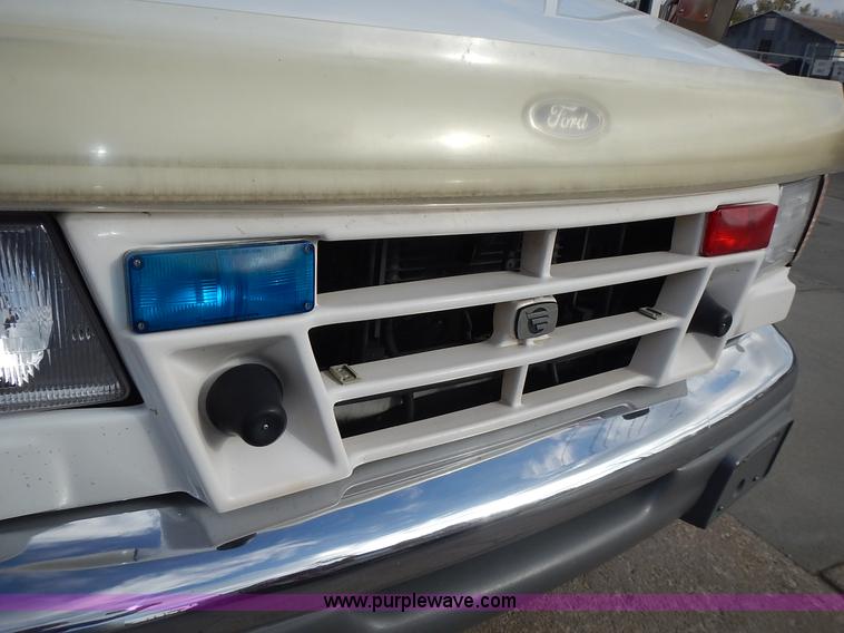 image for item L3552 1997 Ford Econoline E350 ambulance