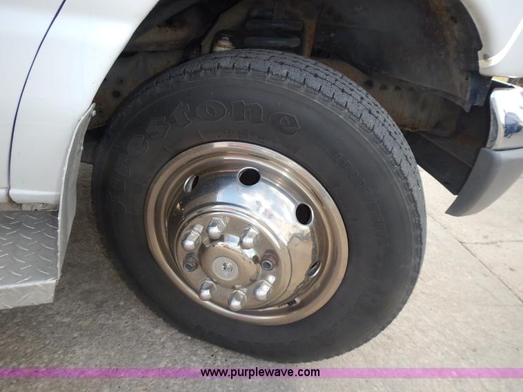 image for item L3552 1997 Ford Econoline E350 ambulance