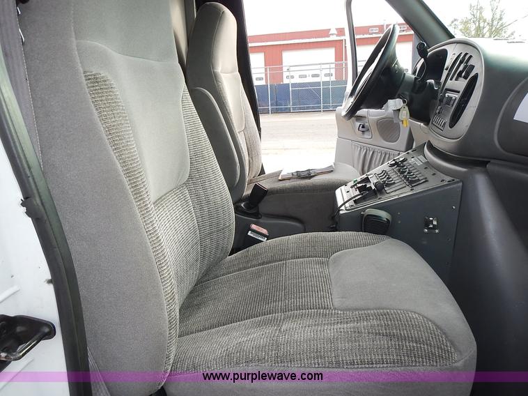 image for item L3552 1997 Ford Econoline E350 ambulance