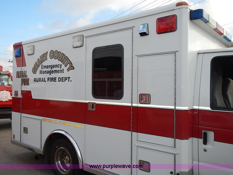 image for item L3552 1997 Ford Econoline E350 ambulance