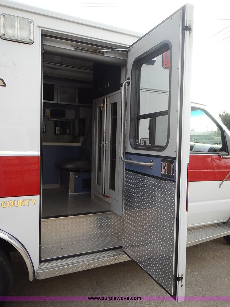 image for item L3552 1997 Ford Econoline E350 ambulance