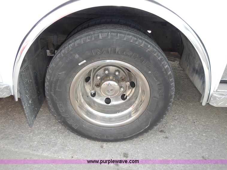 image for item L3552 1997 Ford Econoline E350 ambulance