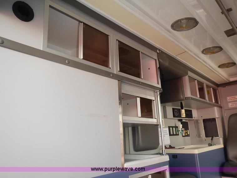 image for item L3552 1997 Ford Econoline E350 ambulance