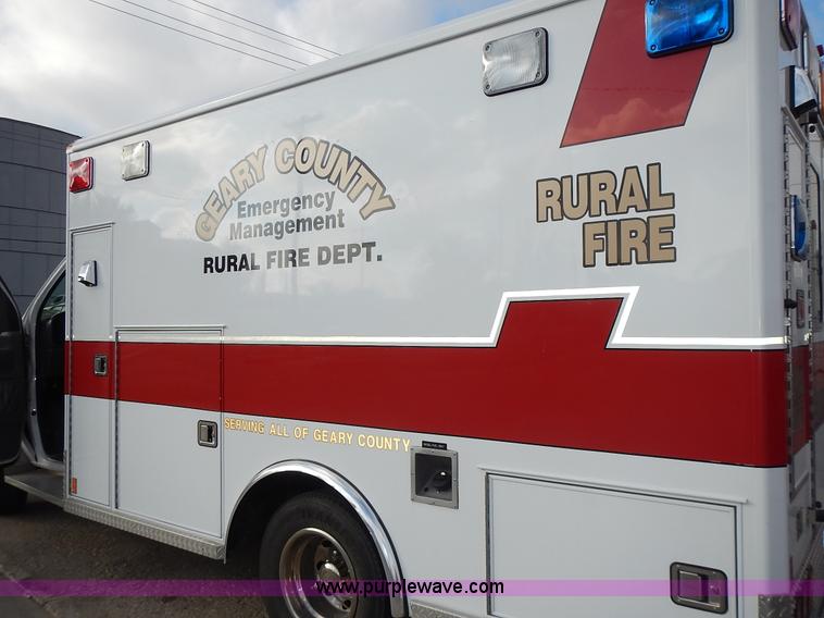 image for item L3552 1997 Ford Econoline E350 ambulance