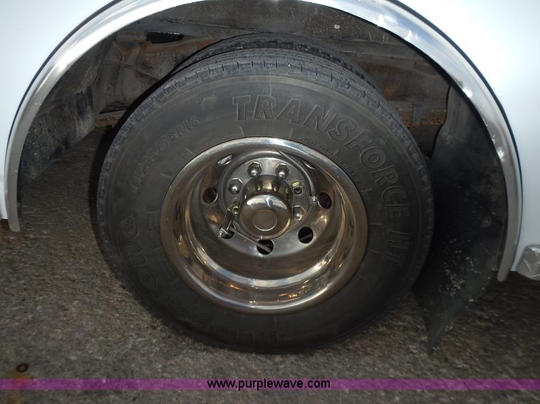 image for item L3552 1997 Ford Econoline E350 ambulance