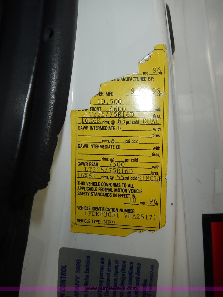 image for item L3552 1997 Ford Econoline E350 ambulance