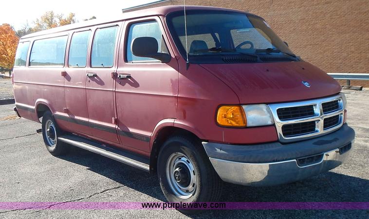 image for item L3554 2000 Dodge Ram Wagon van