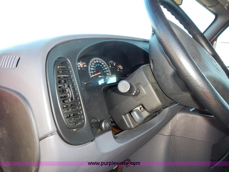 image for item L3554 2000 Dodge Ram Wagon van