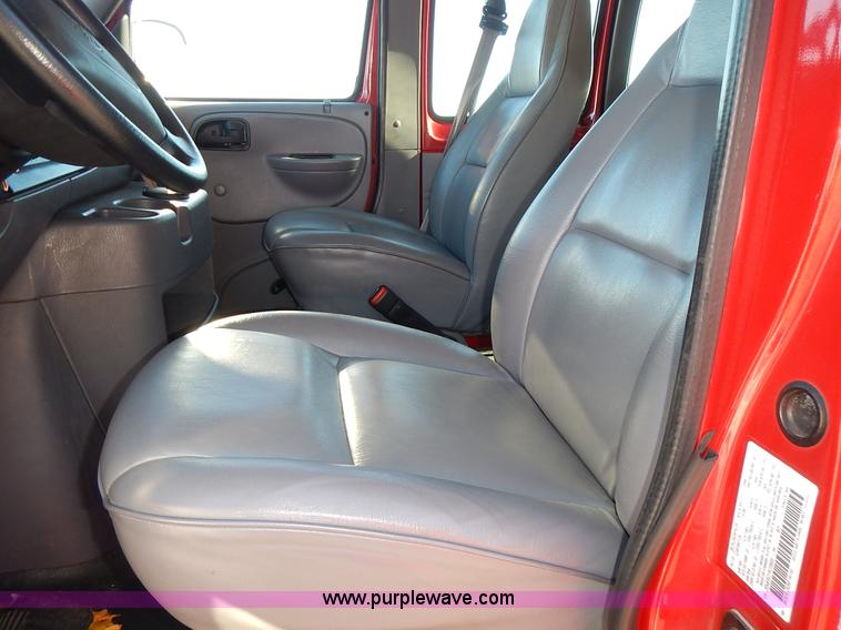 image for item L3554 2000 Dodge Ram Wagon van