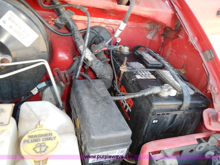 image for item L3554 2000 Dodge Ram Wagon van