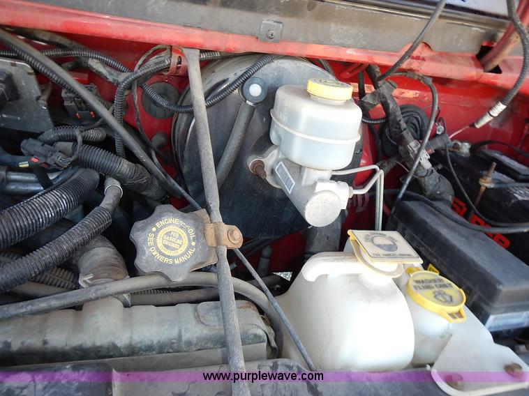 image for item L3554 2000 Dodge Ram Wagon van