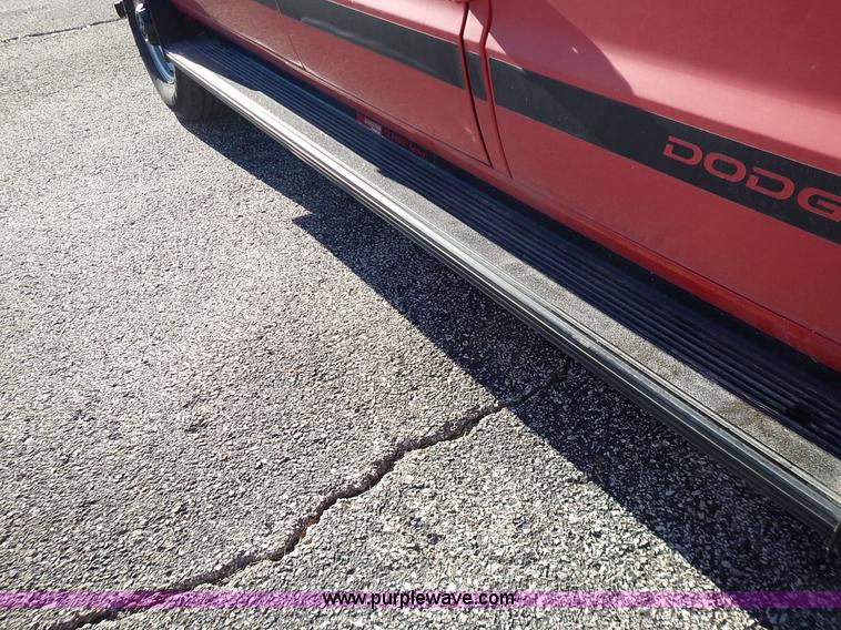 image for item L3554 2000 Dodge Ram Wagon van