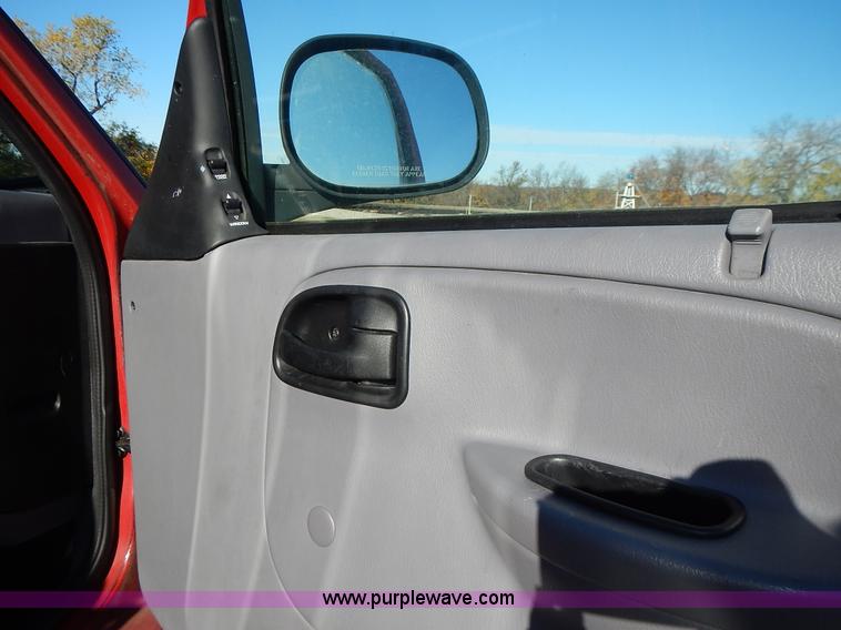 image for item L3554 2000 Dodge Ram Wagon van