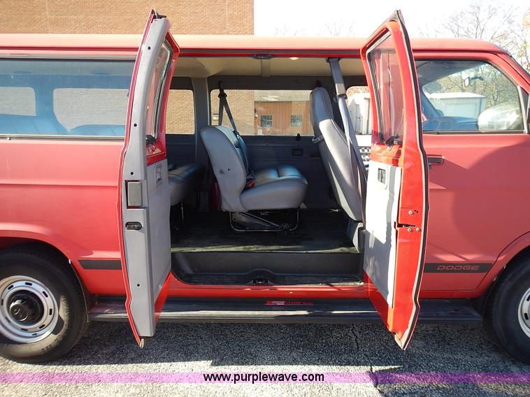 image for item L3554 2000 Dodge Ram Wagon van