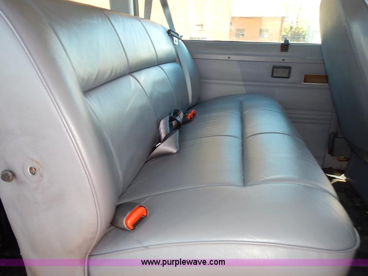 image for item L3554 2000 Dodge Ram Wagon van