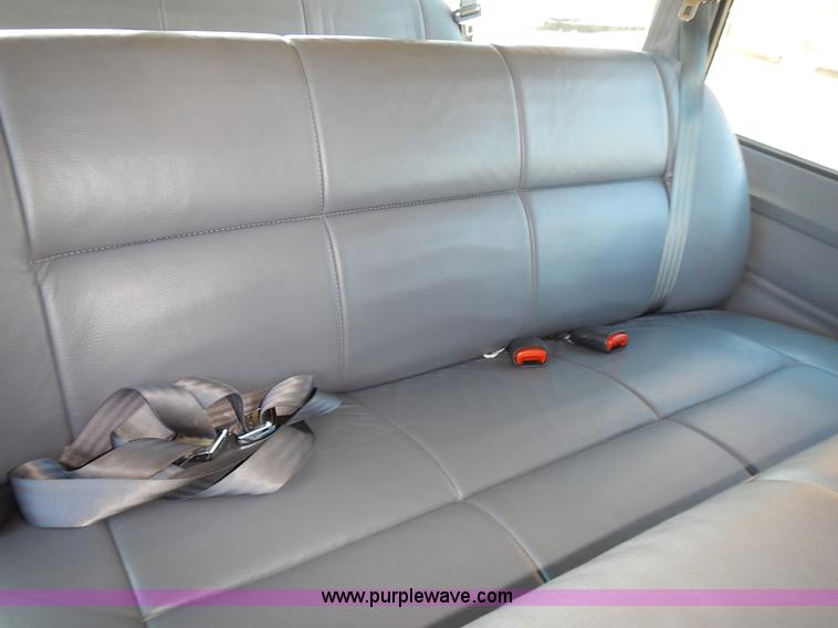 image for item L3554 2000 Dodge Ram Wagon van