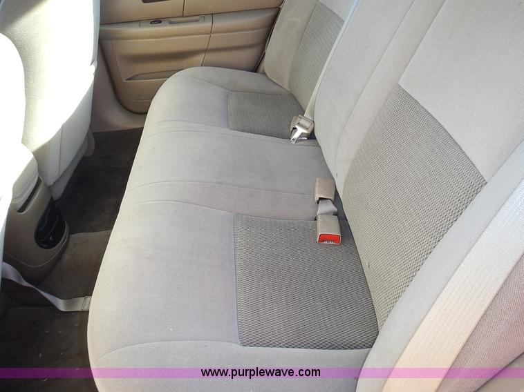 image for item L3555 2004 Ford Taurus SE