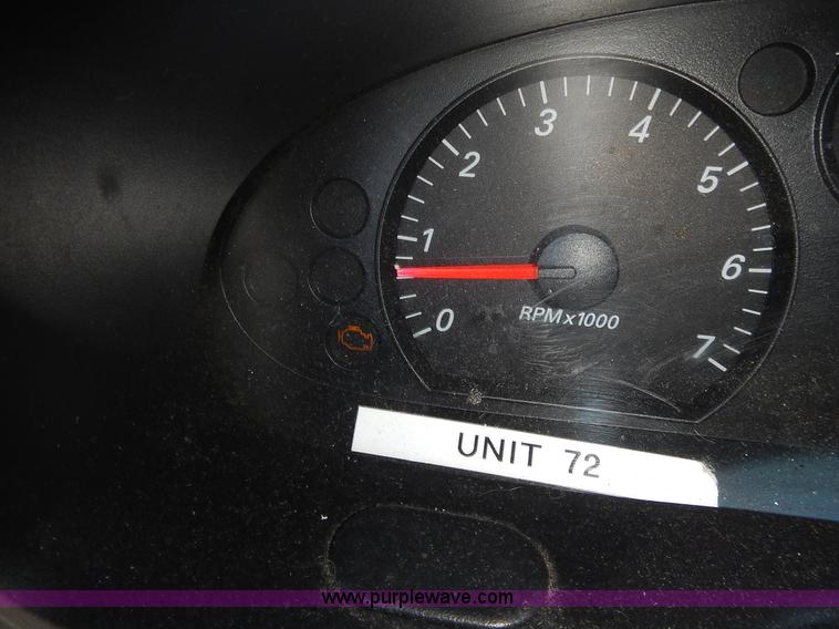 image for item L3555 2004 Ford Taurus SE