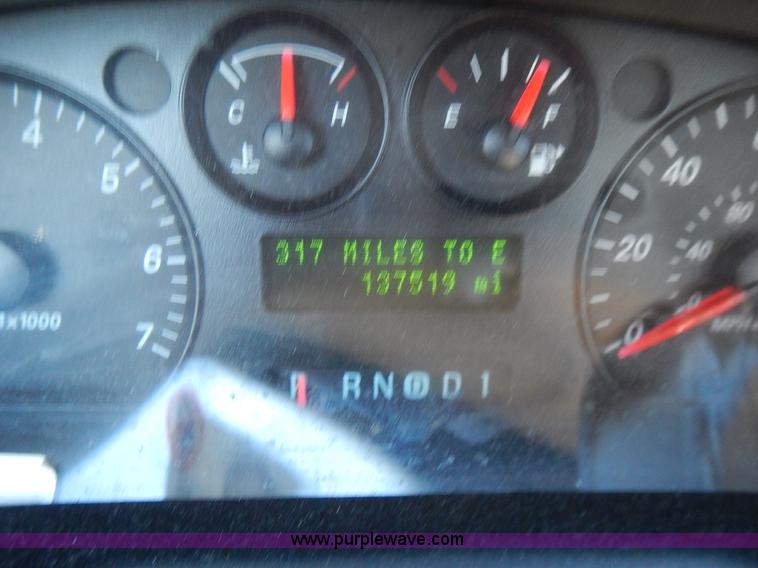 image for item L3555 2004 Ford Taurus SE