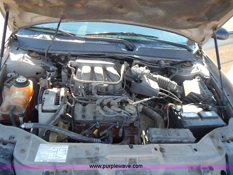 image for item L3555 2004 Ford Taurus SE