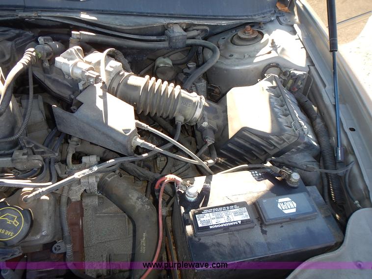 image for item L3555 2004 Ford Taurus SE